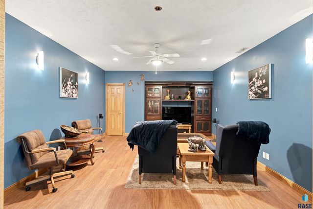 47588 255th St Street, Renner, SD 57055