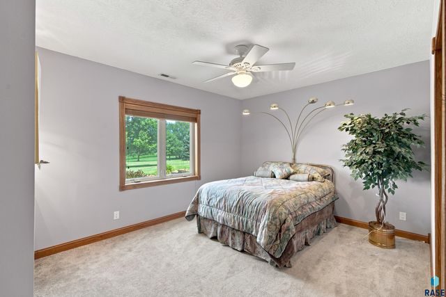 47588 255th St Street, Renner, SD 57055