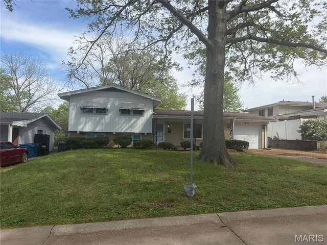 2436 Pinehurst Drive, Overland, MO 63114