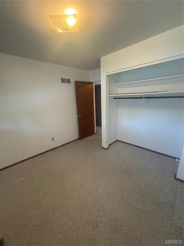 2436 Pinehurst Drive, Overland, MO 63114