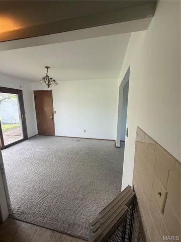 2436 Pinehurst Drive, Overland, MO 63114