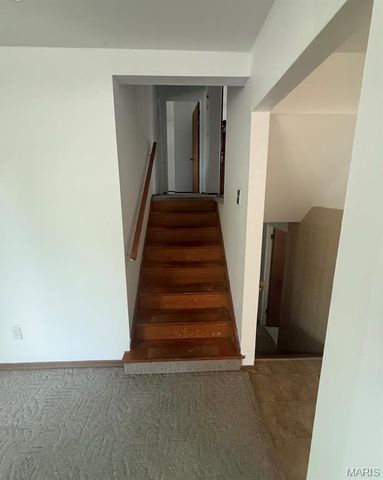 2436 Pinehurst Drive, Overland, MO 63114
