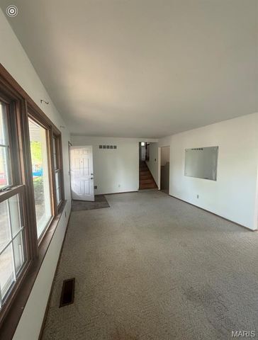 2436 Pinehurst Drive, Overland, MO 63114