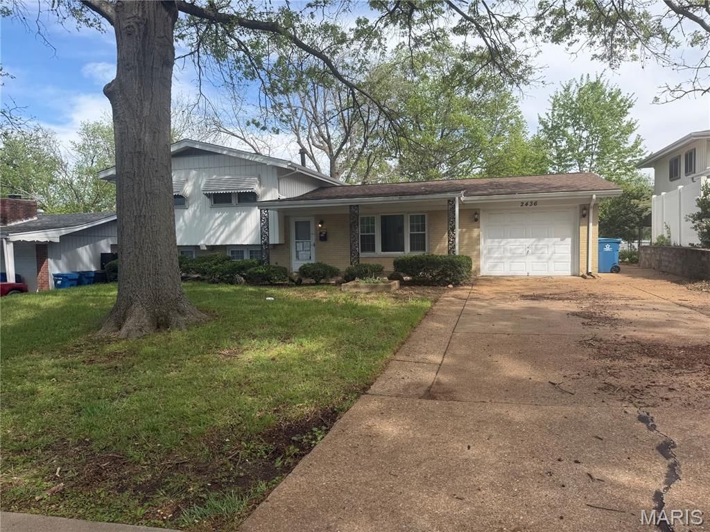 2436 Pinehurst Drive, Overland, MO 63114