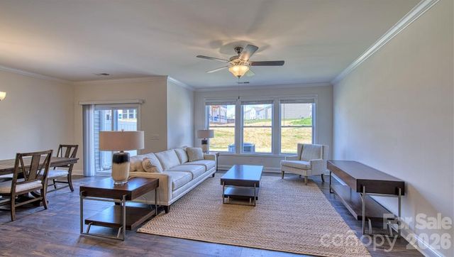 50 Creekview Road, Hendersonville, NC 28792