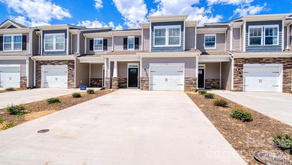 50 Creekview Road, Hendersonville, NC 28792