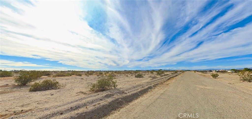 Image 3 of property listing at 1079 Sea Haven Avenue, Thermal, CA 92274