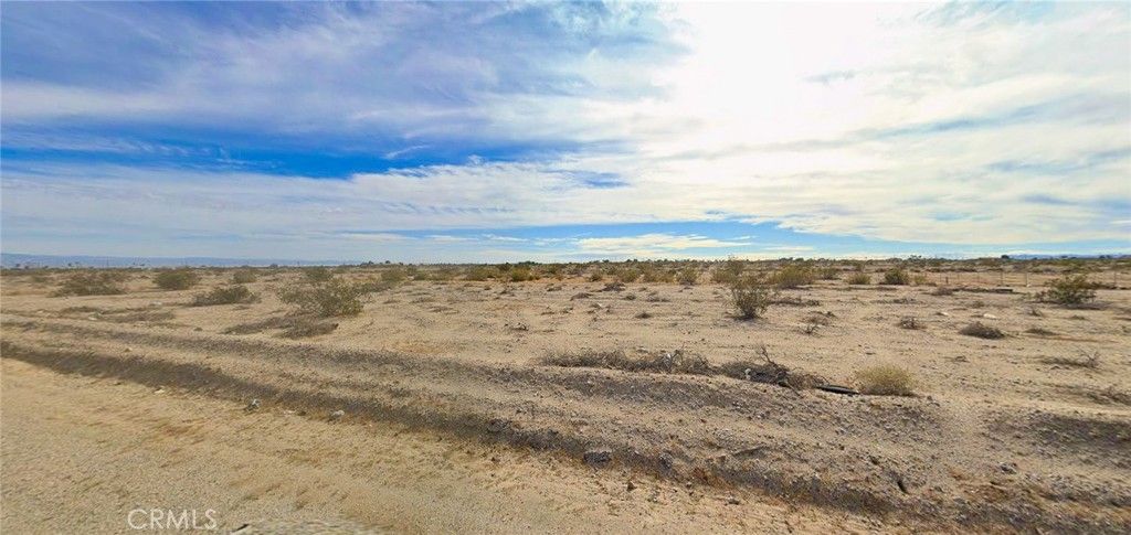 Image 4 of property listing at 1079 Sea Haven Avenue, Thermal, CA 92274