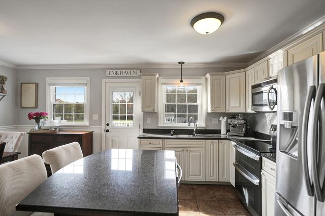 312 New Boston Rd, Fairhaven, MA 02719