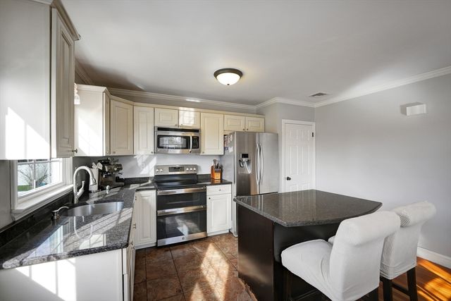 312 New Boston Rd, Fairhaven, MA 02719