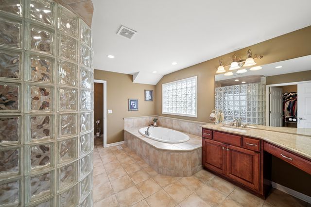 415 Ranch Road, Wheaton, IL 60187