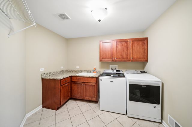 415 Ranch Road, Wheaton, IL 60187