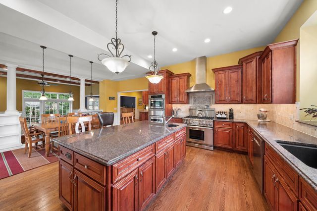 415 Ranch Road, Wheaton, IL 60187