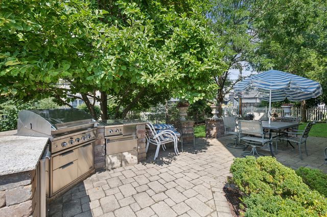 415 Ranch Road, Wheaton, IL 60187