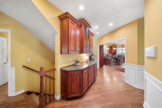 415 Ranch Road, Wheaton, IL 60187