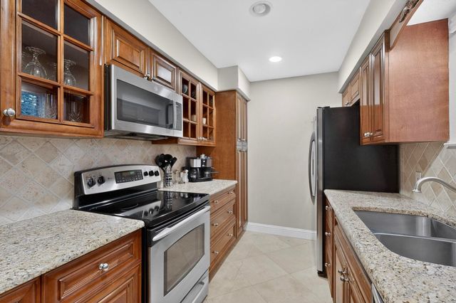 10534 Stone Canyon Road 111, Dallas, TX 75230