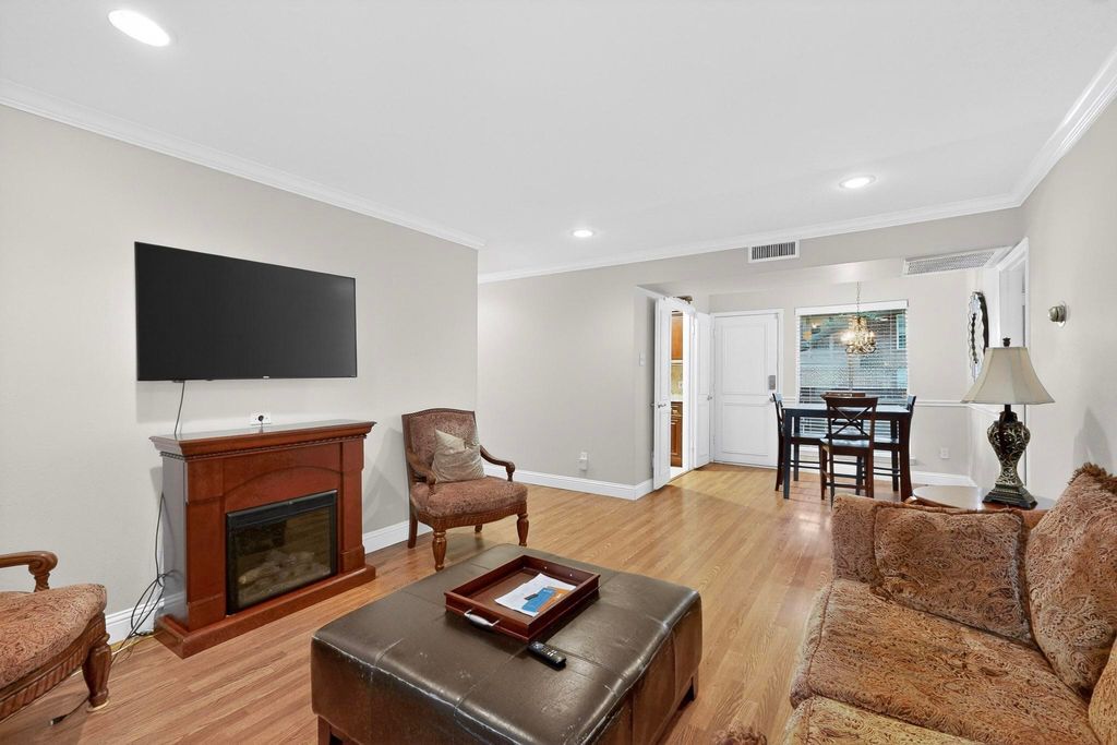 10534 Stone Canyon Road 111, Dallas, TX 75230