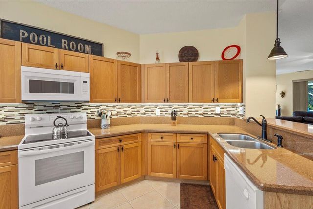 704 SW Rocky Bayou Terrace, Port St Lucie, FL 34986