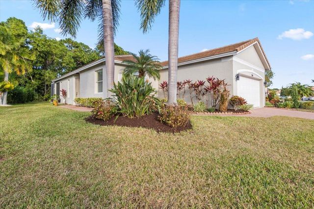 704 SW Rocky Bayou Terrace, Port St Lucie, FL 34986