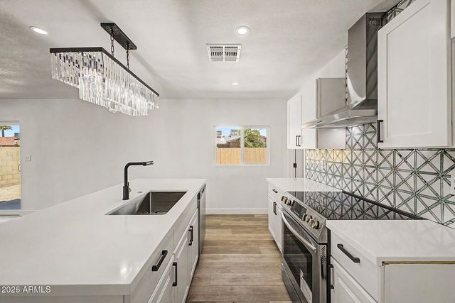 3402 W MARYLAND Avenue, Phoenix, AZ 85017