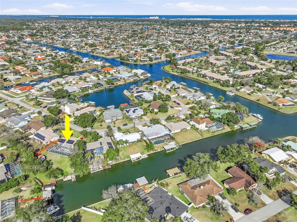 Image 4 of property listing at 52 FLEMING COURT, Palm Coast, FL 32137