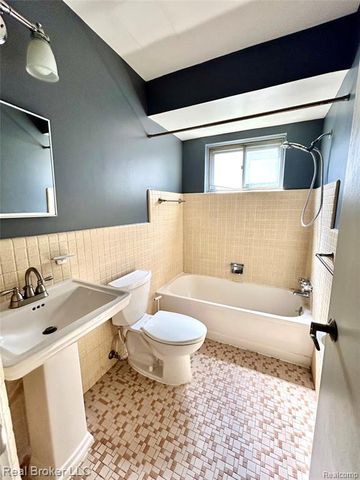 4840 Briarwood Avenue 2, Royal Oak, MI 48073