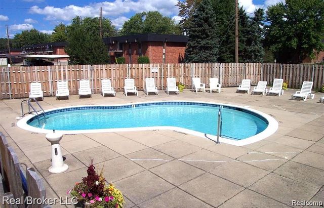 4840 Briarwood Avenue 2, Royal Oak, MI 48073