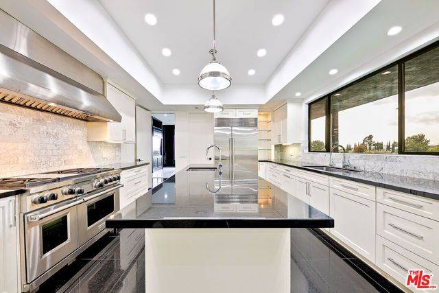 526 Chalette Drive, Beverly Hills, CA 90210