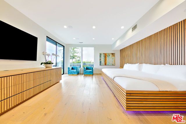 526 Chalette Drive, Beverly Hills, CA 90210