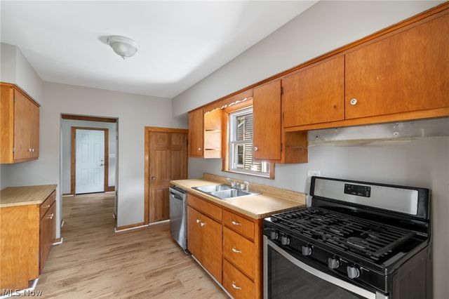 2247 18th Street SW, Kenmore, OH 44314