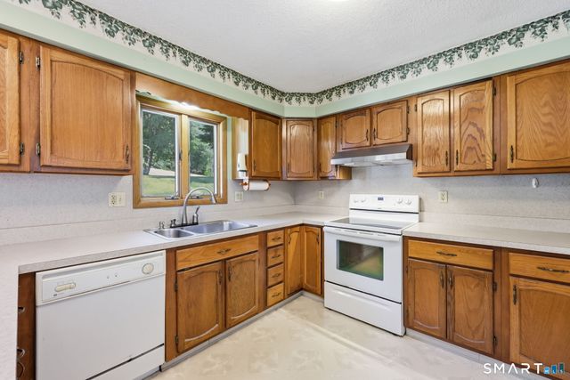 43 Pinnacle Road, Ellington, CT 06029