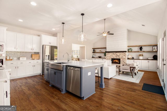 196 Beavers Road, Grantville, GA 30220