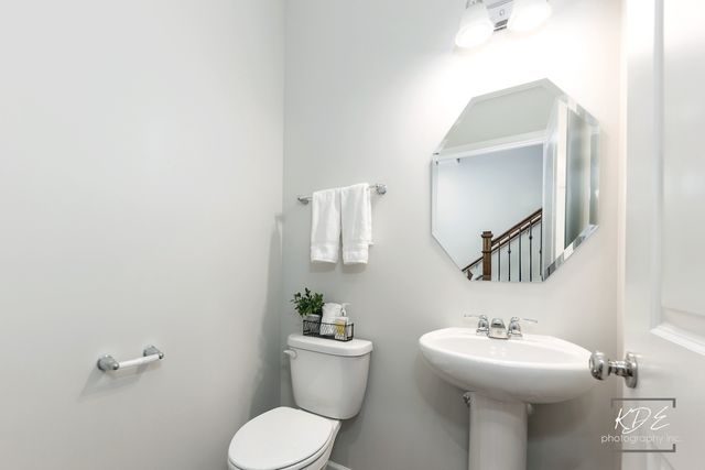 2110 Weatherbee Lane, Naperville, IL 60563