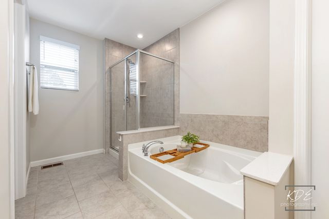 2110 Weatherbee Lane, Naperville, IL 60563