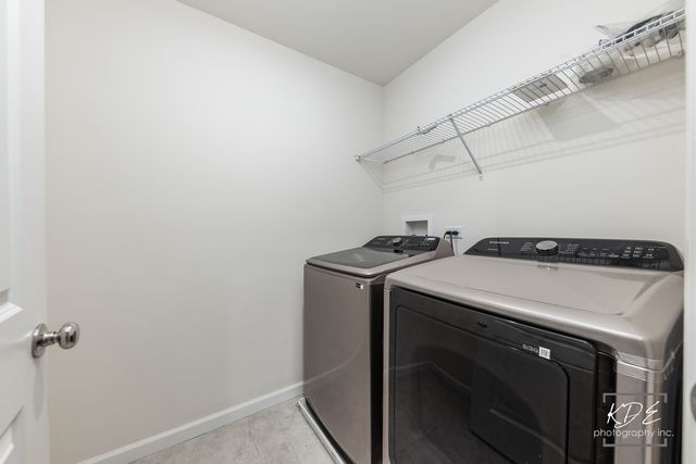 2110 Weatherbee Lane, Naperville, IL 60563