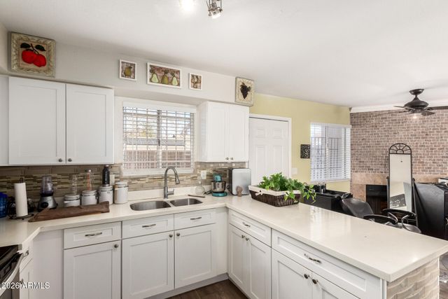 406 E PECAN Road, Phoenix, AZ 85040