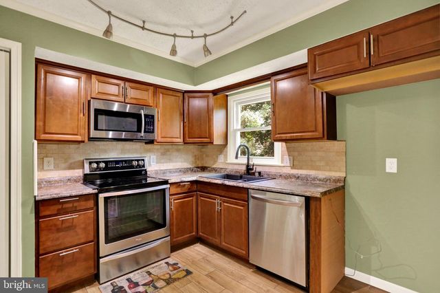809 EVERGREEN DR, Reading, PA 19610