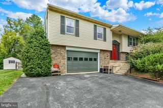 809 EVERGREEN DR, Reading, PA 19610