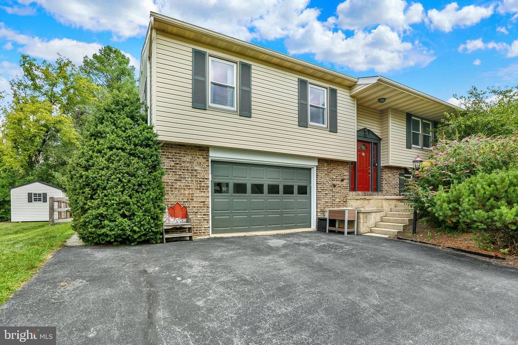 809 EVERGREEN DR, Reading, PA 19610