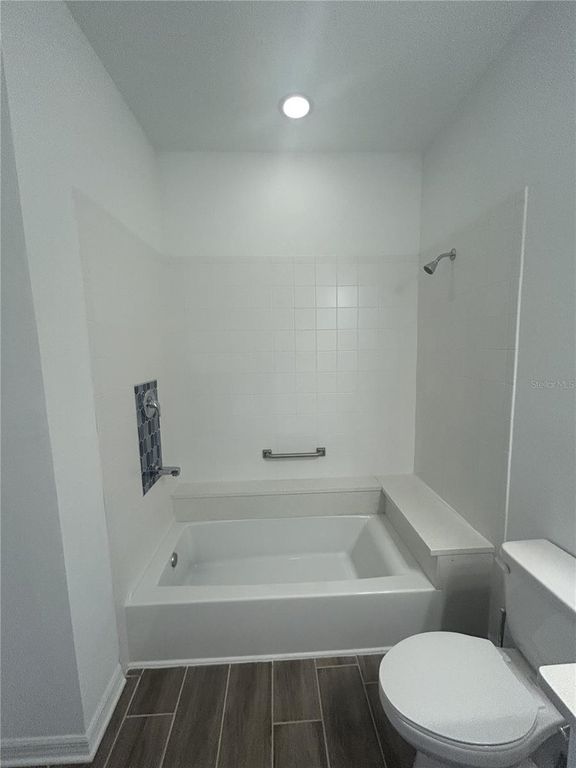 Image 15 of property listing at 5986 FIORE DRIVE, Bradenton, FL 34208