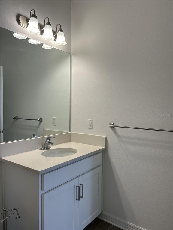 Image 16 of property listing at 5986 FIORE DRIVE, Bradenton, FL 34208