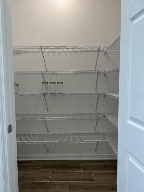 Image 8 of property listing at 5986 FIORE DRIVE, Bradenton, FL 34208