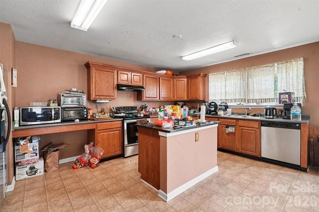 3412 Aldwych Way, Charlotte, NC 28216