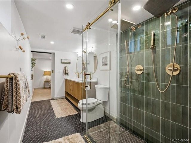 2589 N Glencoe St, Denver, CO 80207