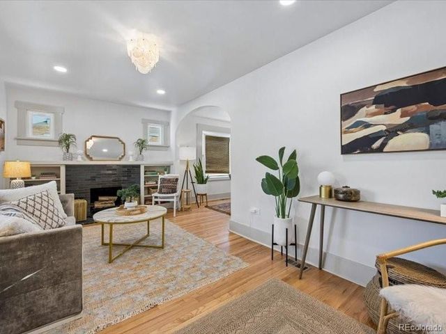 2589 N Glencoe St, Denver, CO 80207