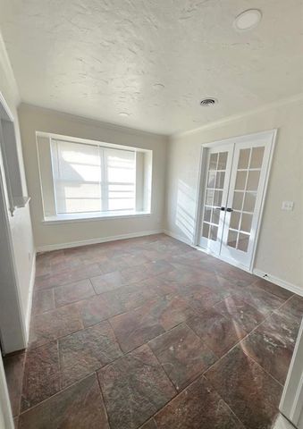 10304 N May Avenue, Oklahoma City, OK 73120