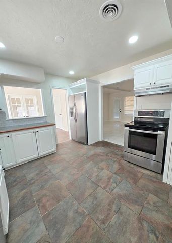 10304 N May Avenue, Oklahoma City, OK 73120