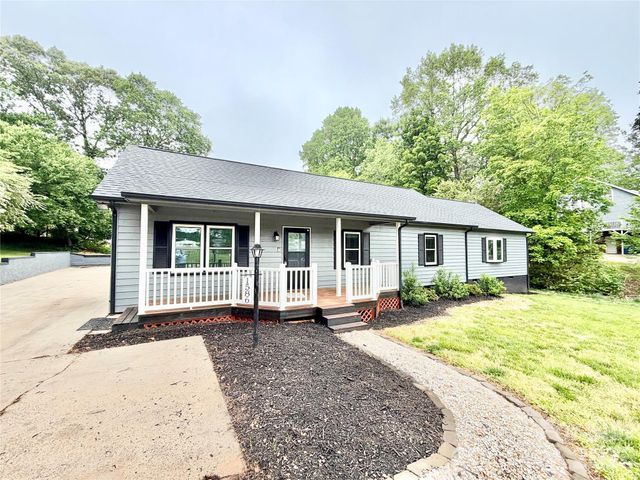 1586 Kenlane Drive, Hickory, NC 28601