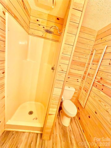 1586 Kenlane Drive, Hickory, NC 28601