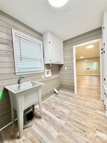 1586 Kenlane Drive, Hickory, NC 28601